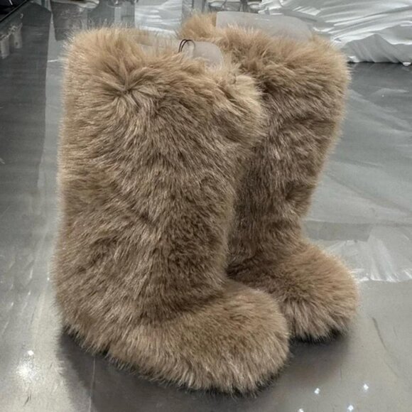 ZARA SKIコレクションスノーブーツ Zara Ski 2023 Collection: Blending Elegance & Adventure